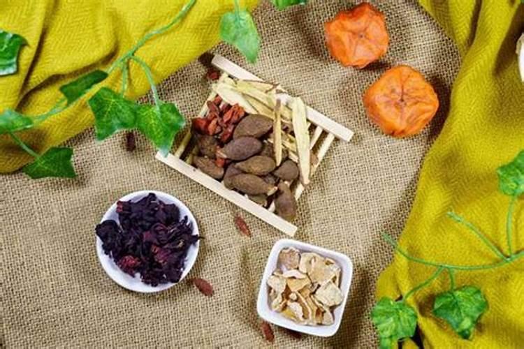 农田施肥的同时,往往需要适当浇水,此时浇水的原因是