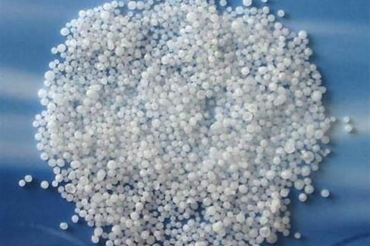 柿子尿素作为叶面肥一斤尿素配多少水？