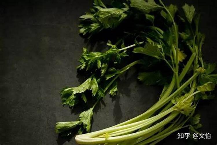 芹菜需要哪种肥料,该怎么施肥才能长好？