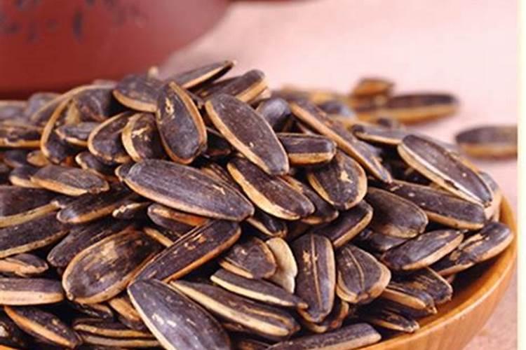 向日葵秸秆粗壮用什么化肥？