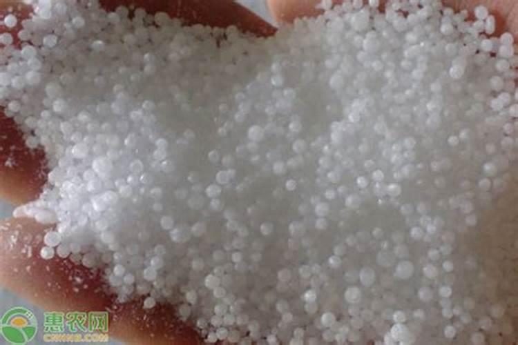 玉米大喇叭口七 使用飞机。喷施尿素一亩地使用多少？