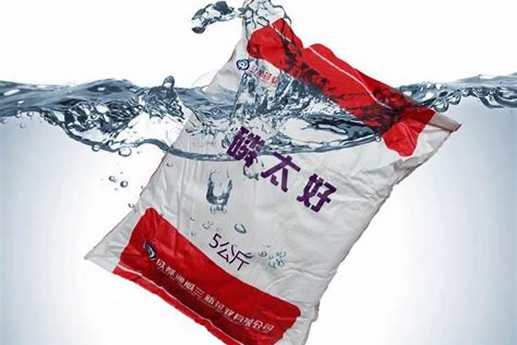 藻种和磷肥能拌一起洒鱼塘吗？