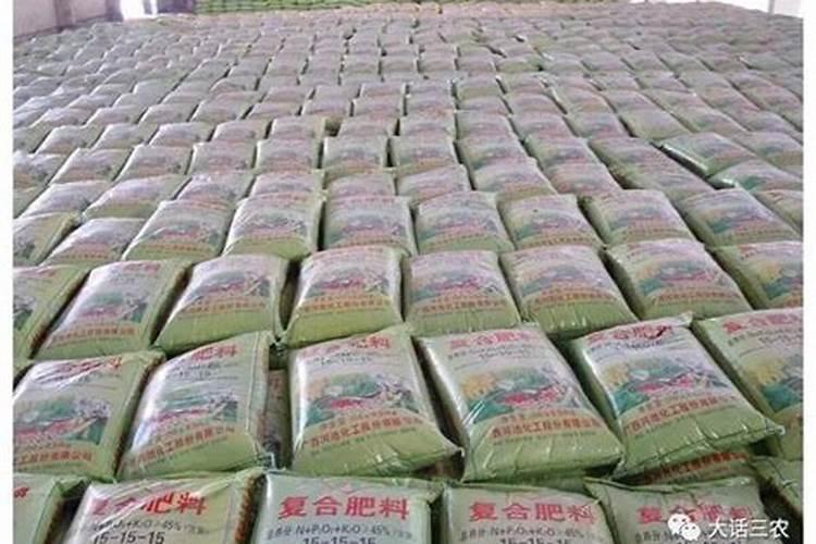 玉米用尿素好还是复合肥好