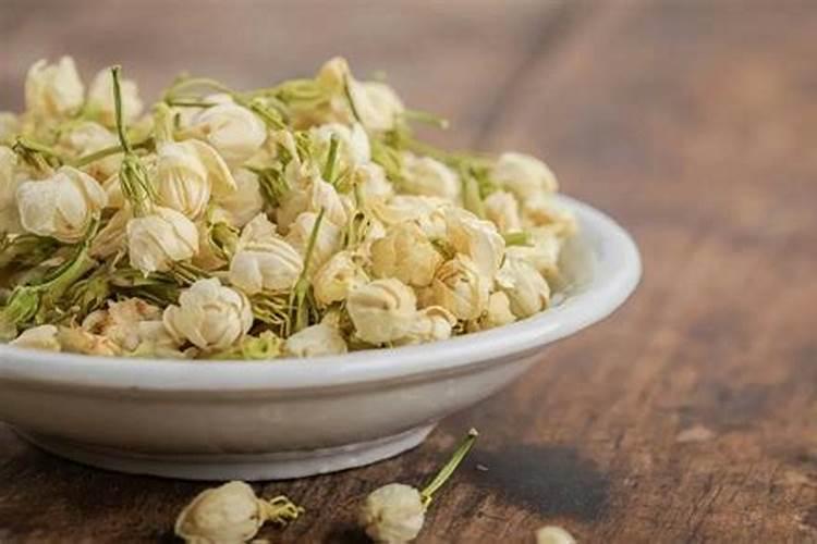 茉莉花怎么养,用施肥吗？松土浇水,还有怎么制作茉莉花茶