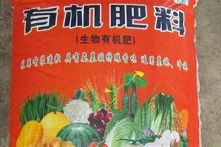 大棚阴天下雨可以打叶面肥吗？