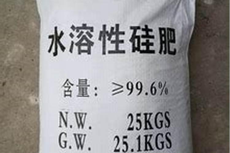 如果用尿素做叶肥的话,兑水的比例大概是多少？
