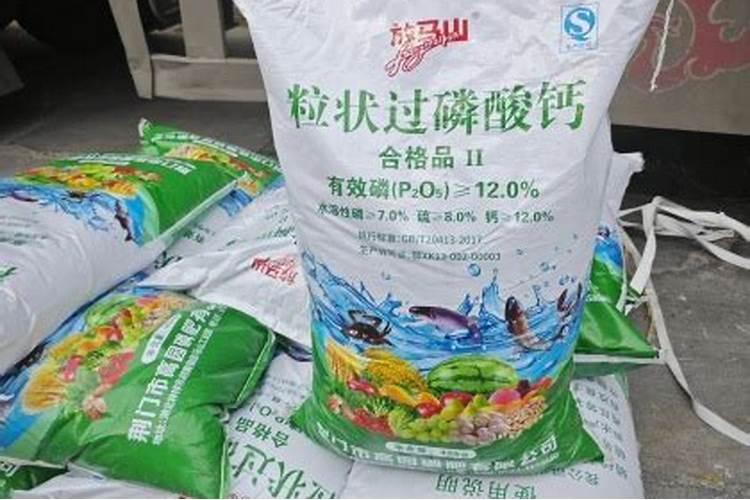 尿素和复合肥草坪哪个好