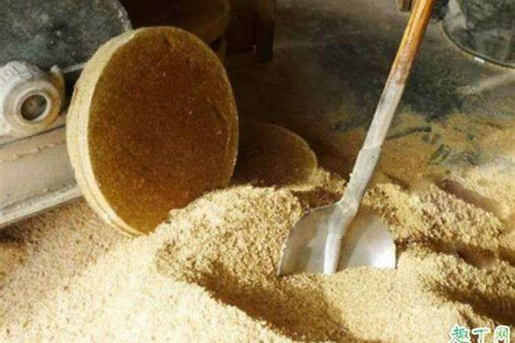 什么是“腐熟的豆饼水”？怎么做才能用来浇花呢？