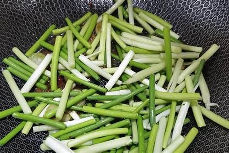 大蒜抽苔期追肥追什么化肥