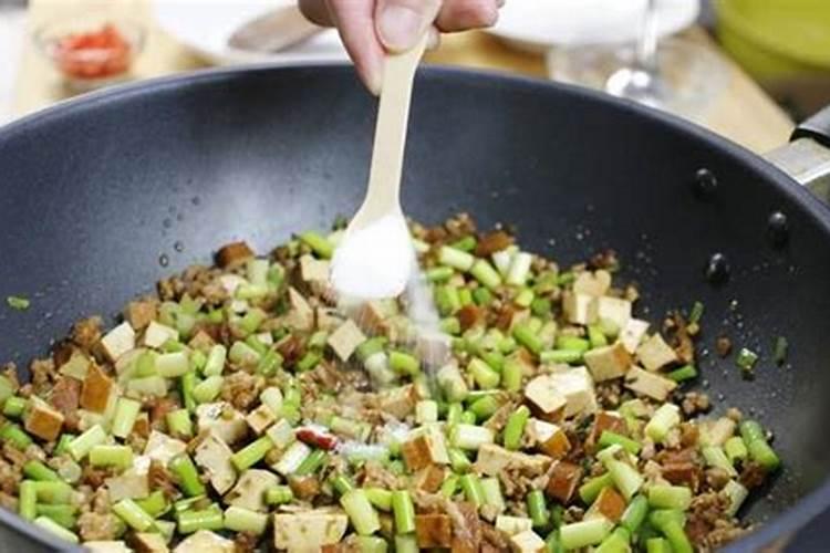 人参榕叶子发黄是怎么回事