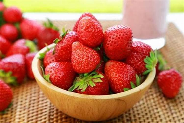 种草莓需要施什么肥料