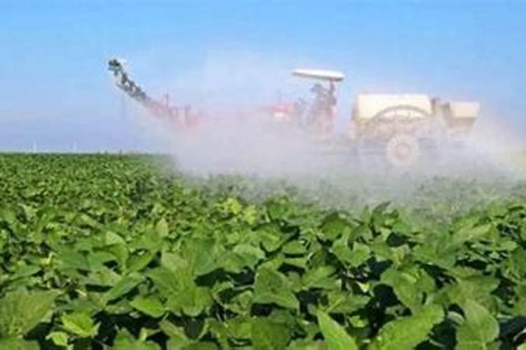 为什么在石灰性土壤和酸性土壤上连年施用磷肥作物仍可能出现缺磷？