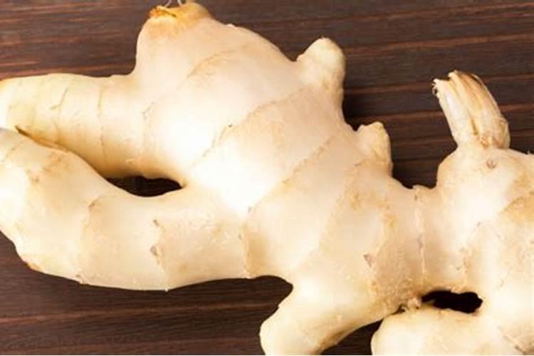 草莓叶子边缘干枯,是什么原因？