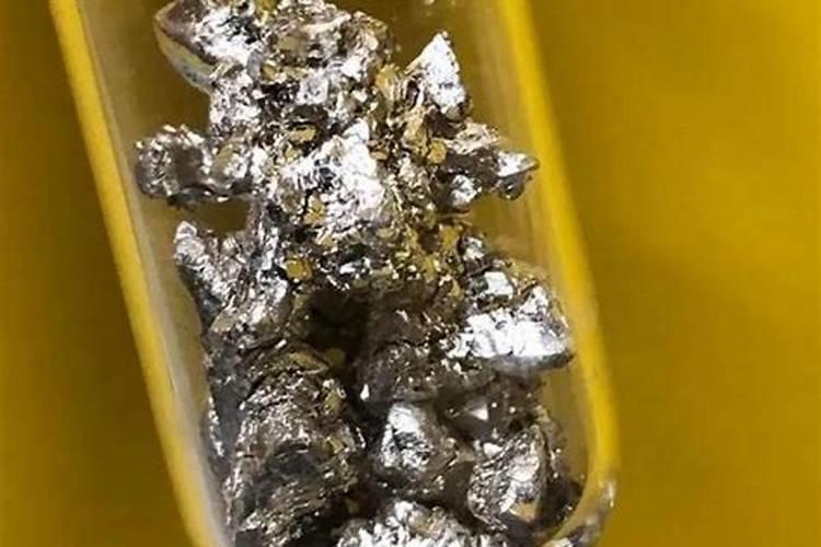 玉米苗期可以喷叶面肥吗？