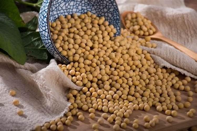大豆开花时期什么时间打药最好？