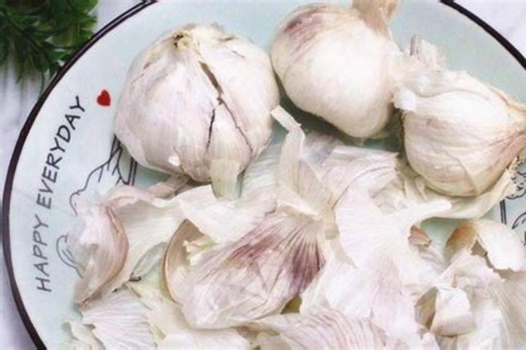 大蒜皮怎么做花肥