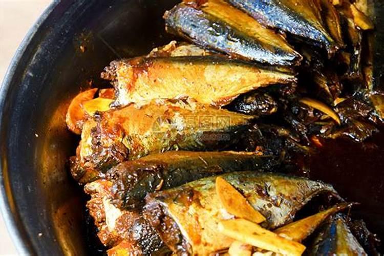 枇杷树每年分几个阶段施肥,每一个阶段该施什么肥？