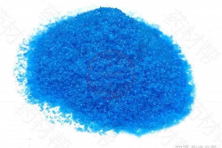 草莓什么时候打叶面肥？草莓叶面喷什么好？草莓膨果增甜叶面肥“金泰靓...