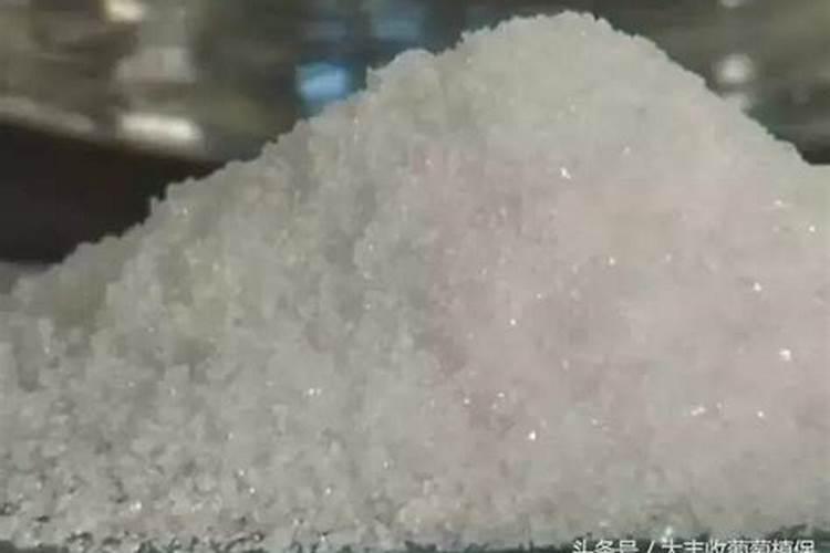 怎么给花补氮肥 兑水对着叶子喷补肥料