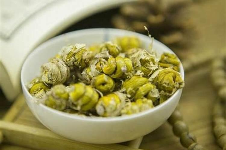 石斛叶子黄还掉叶子这是什么情况。求你帮忙解决。