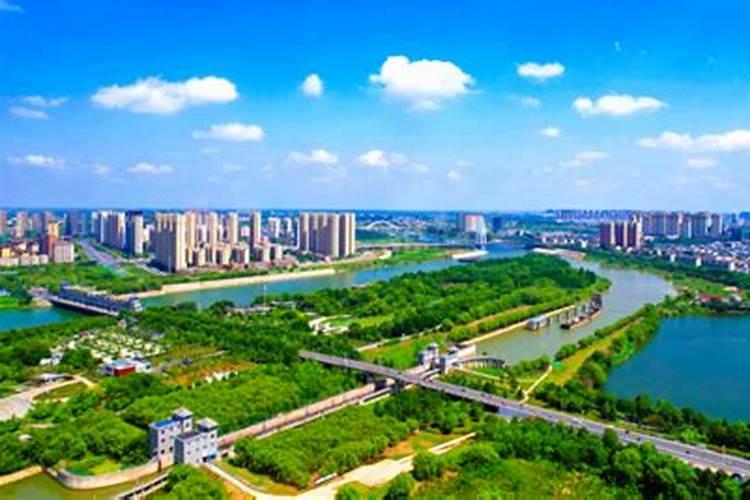 俗话说:“雷雨发庄稼”,是由于雷雨时,可以增加土壤中的( )A.磷肥B...