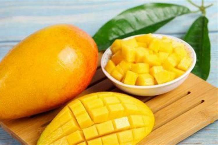 芒果膨大的方法是什么？需要给芒果打叶面肥吗？