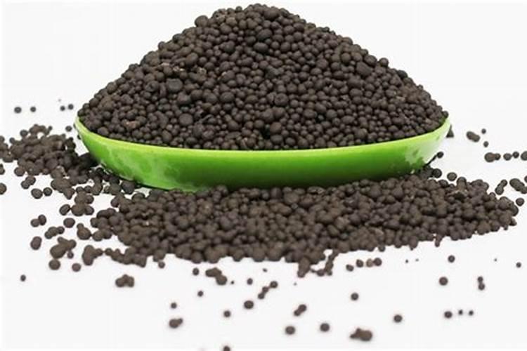 尿素和复合肥溶水混合施可以吗