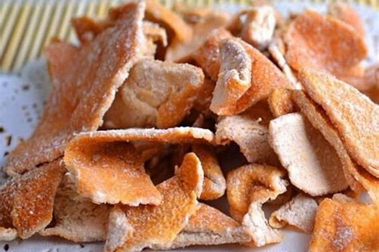 为什么橘子皮会把所料瓶盖崩开？