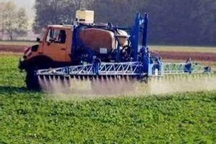 叶面肥不能和什么农药一起用