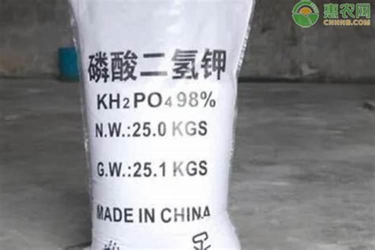 葡萄树氮、磷、钾三大元素含量为30%的配方有什么内容？