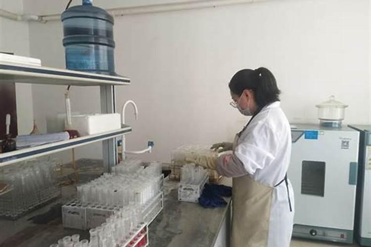 我初中毕业去有机化肥厂干化验员可以吗