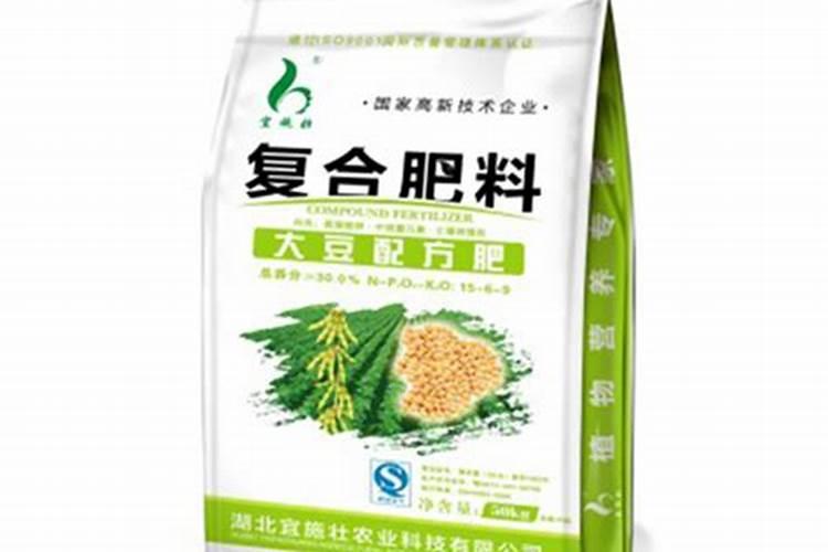 大豆开花时撒复合肥好还是撤尿素好？