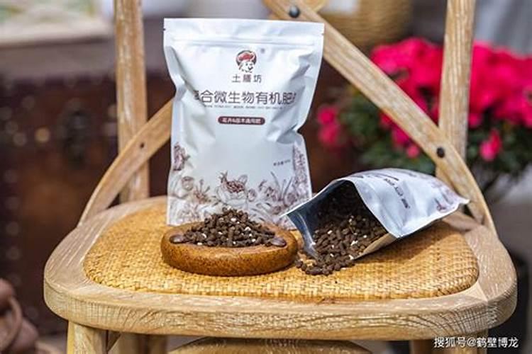 有机肥是放盆底还是直接撒在土壤表面？