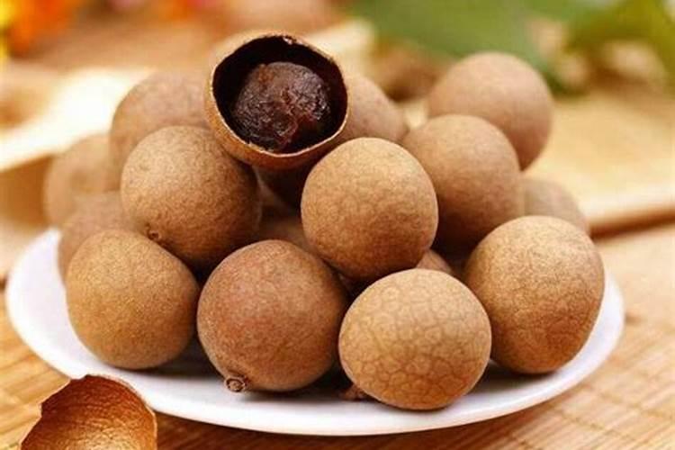 瓜子皮、花生壳、桂圆壳给花一用上,呼呼得长嫩叶子!