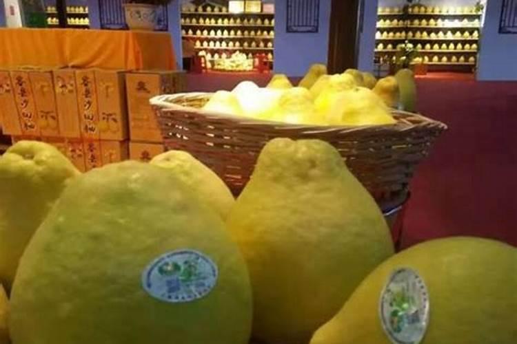 沙田柚开花期可以施碳铵肥吗？