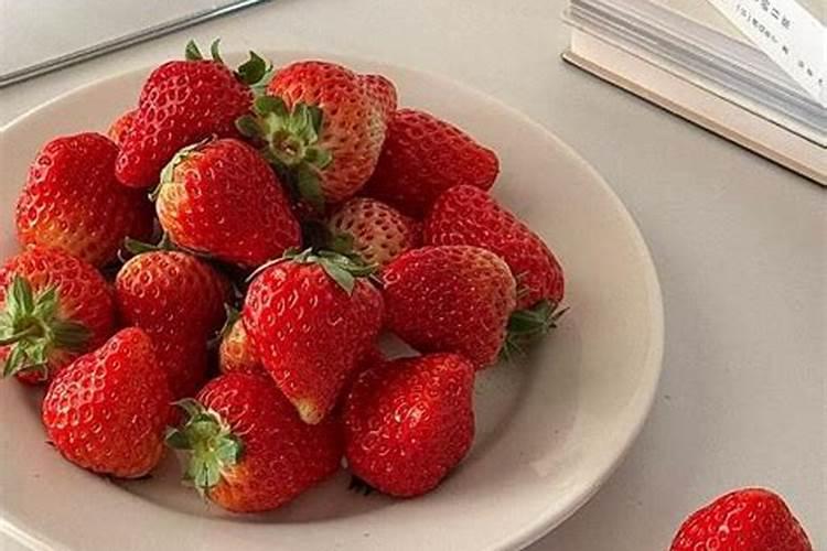 如何预防草莓膨大期容易软果的现象？