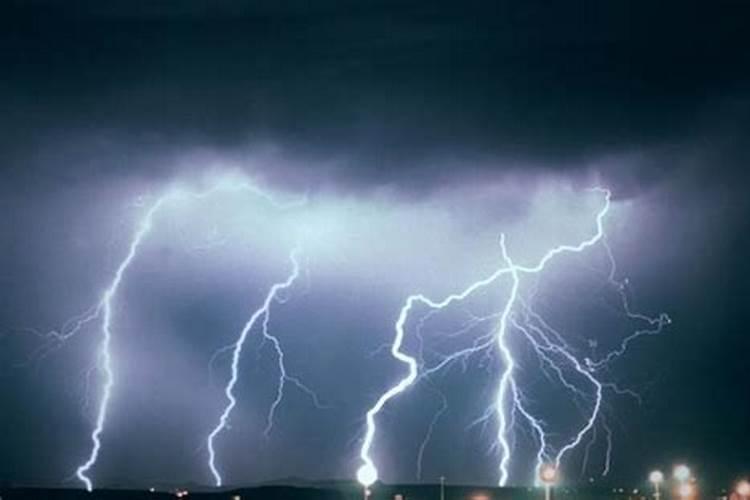 复合肥施肥在雨前还是雨后好 下雨天可以施用吗
