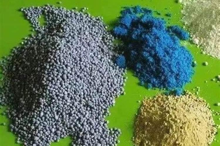 鉴别肥料用的碱可以是溶液吗