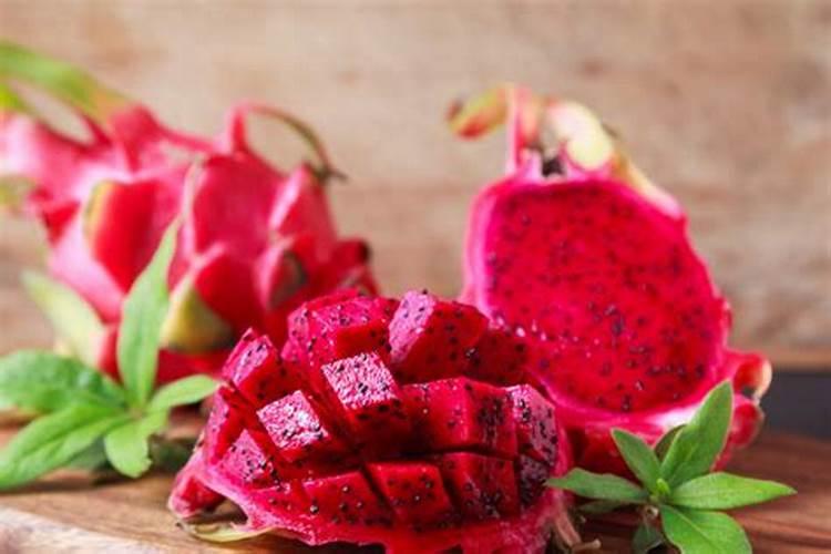 火龙果开花时怎么管理才能成果不黄