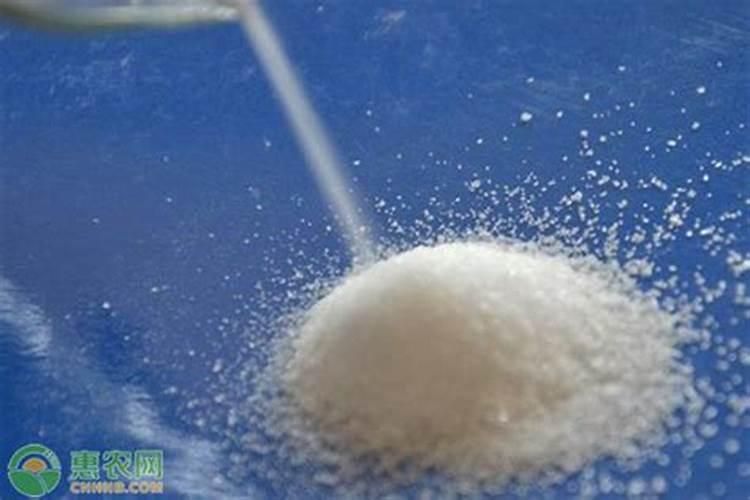 三十斤水放多少磷酸二氢钾合适