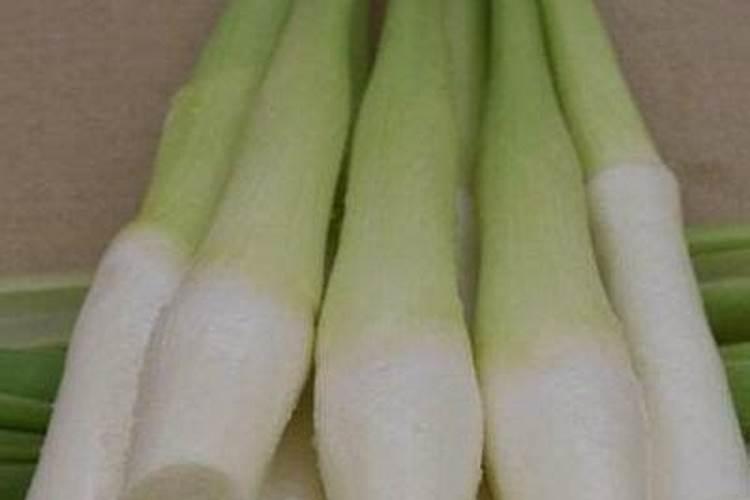 茭白施肥用尿素还是用复合肥好？