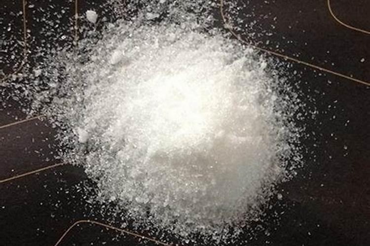 ...钾肥施放于土壤中的是( ) A.氢氧化钾 B.硫酸钾 C.硝酸钾 D.草木百...