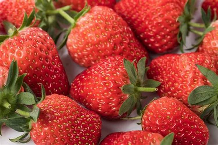 草莓开花前期用什么肥