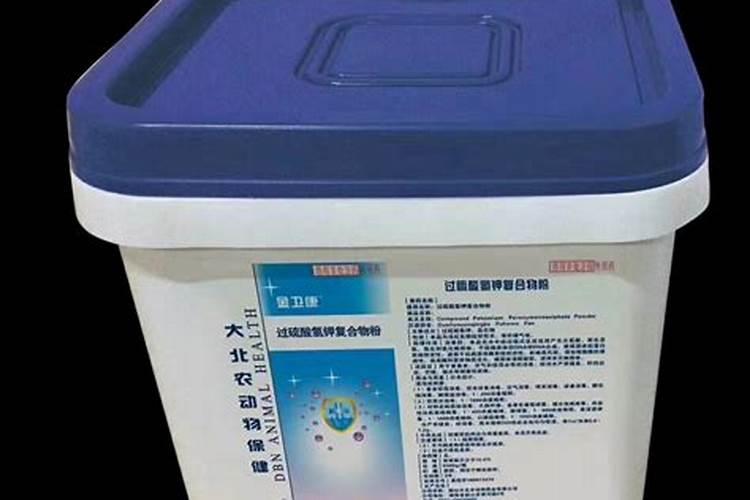 小雨可以撒施冲施肥吗？