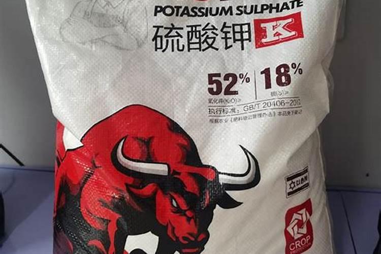 大棚西红柿开始转色了一亩地用多少硫酸钾合适。还用其他的肥料搭配吗...