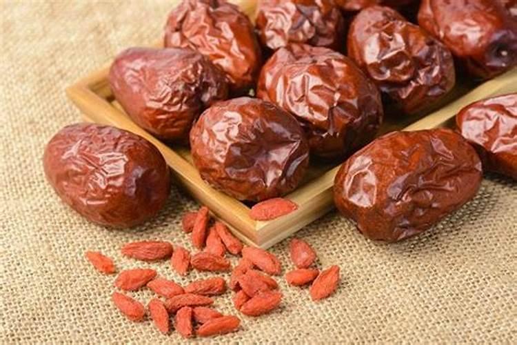 大家好我们这里的枣树结果很好,到成熟时枣就蔫了？是什么病