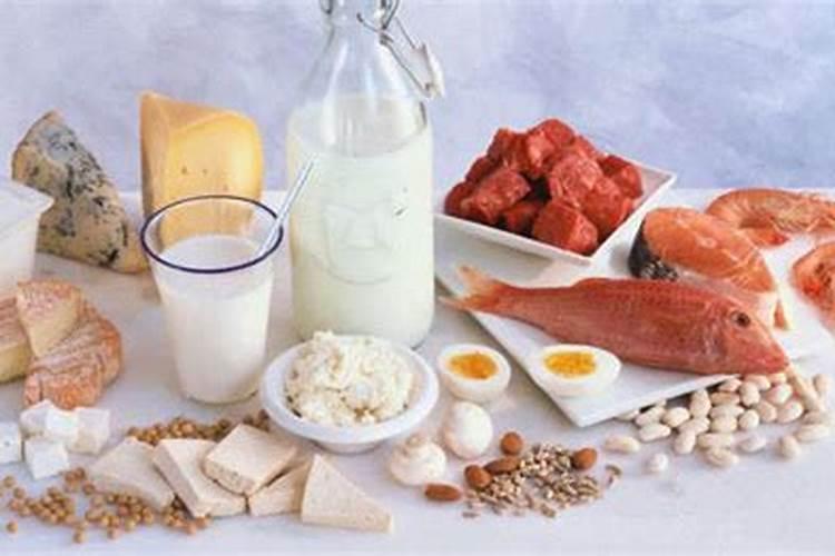 让玉米变成爆米花所需的温度是多少？