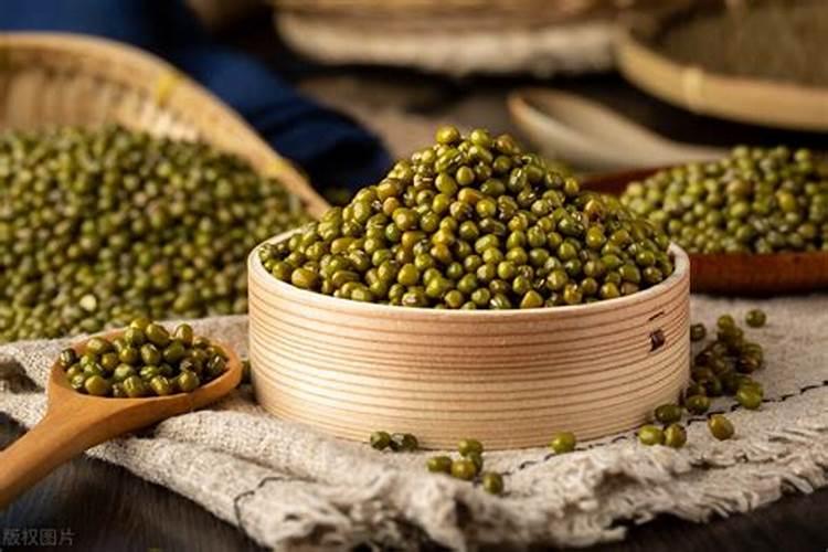 复合肥下雨天能撒吗