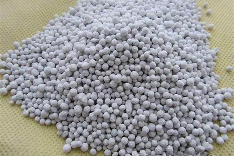 草坪一般怎么施肥,一般用量是多少,一年用几次肥？