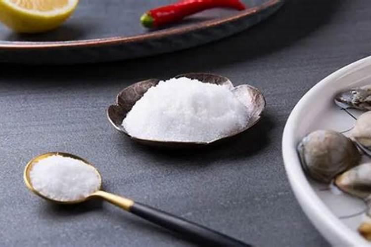 海水晒的盐, 可以做成钾肥吗...指点 多谢~~